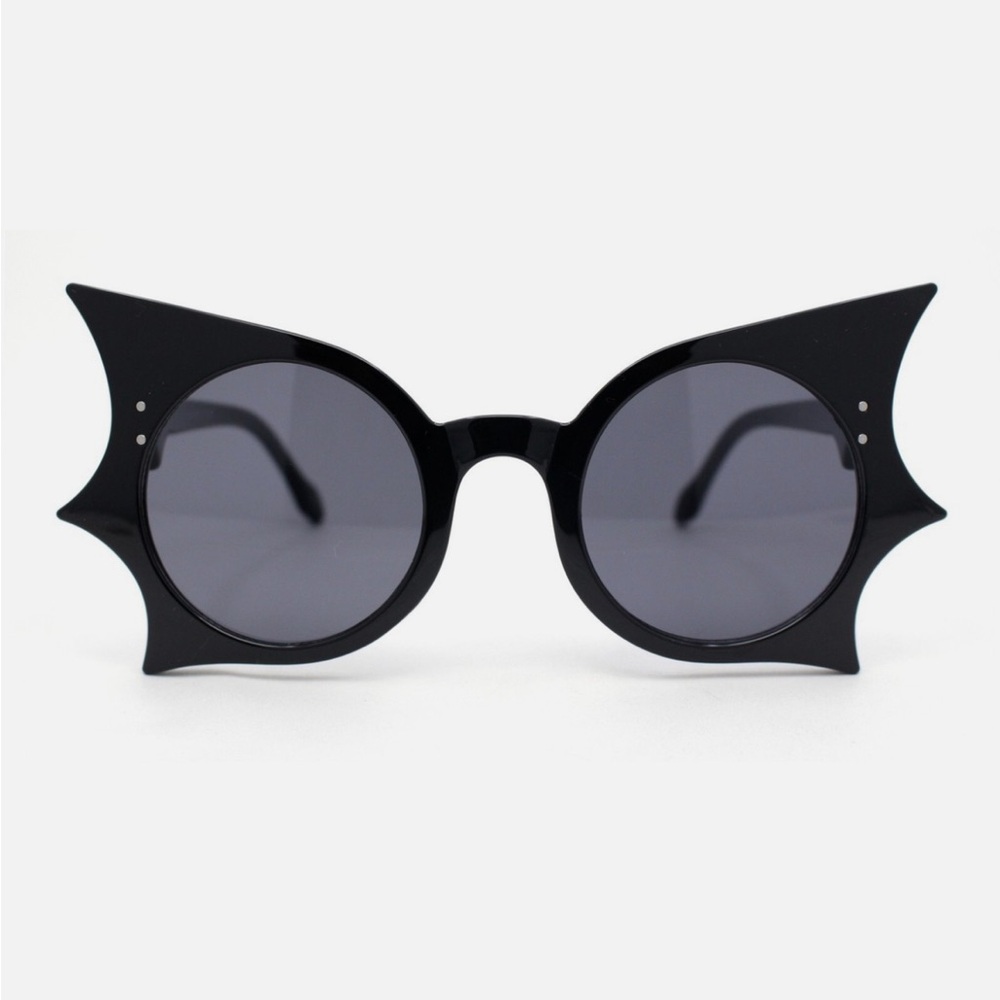 Chic Black Batwing Sunglasses